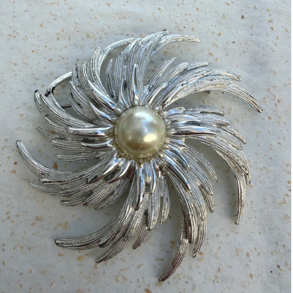 Sarah Coventry Vintage Sunburst Brooch Silver Tone Faux Pearl Pinwheel Pin 3in